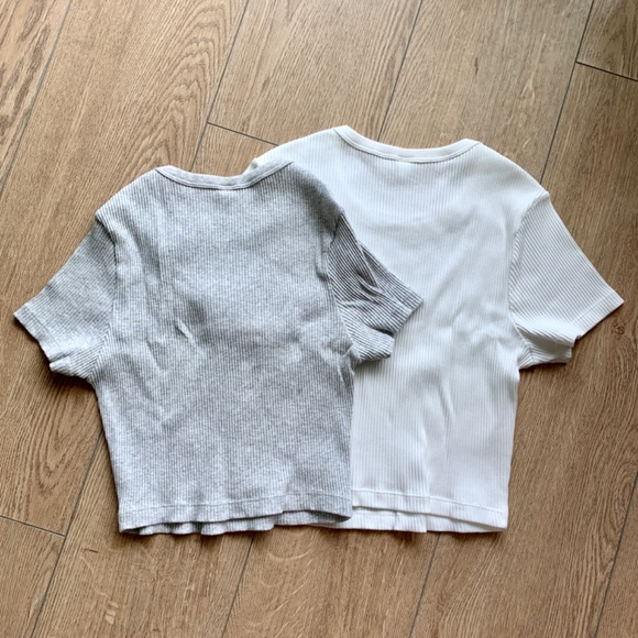 2 Uniqlo Ribbed Crew Neck Cropped Tops - Picture 2 of 2